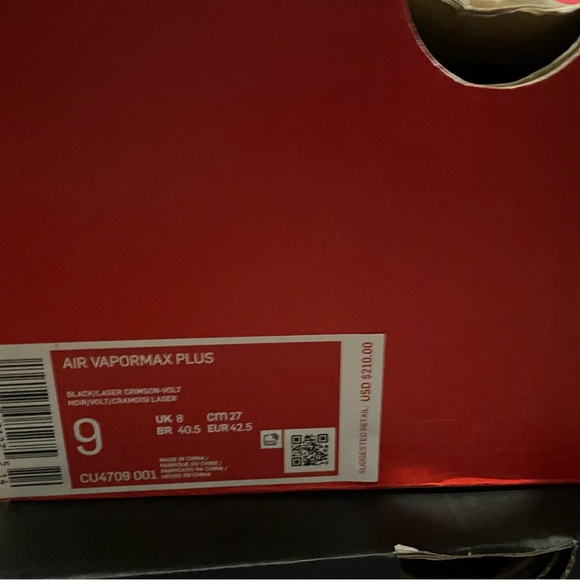 Nike Air VaporMax Plus in Black and Crimson - Picture 3 of 3